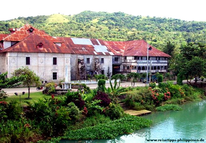 Kirche und Museum in Loboc auf der Insel Bohol